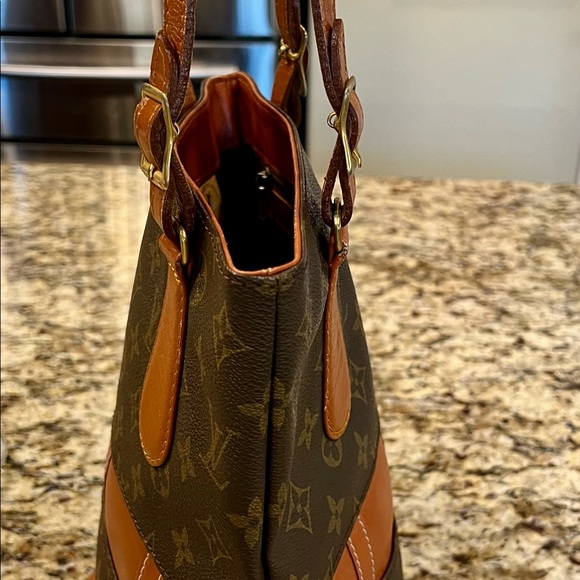 Authentic Louis Vuitton Bucket USA Tote MM - Picture 4 of 10